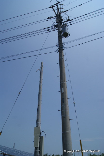 グリーンソーラー発電所（高崎市）に新しく設置された電柱