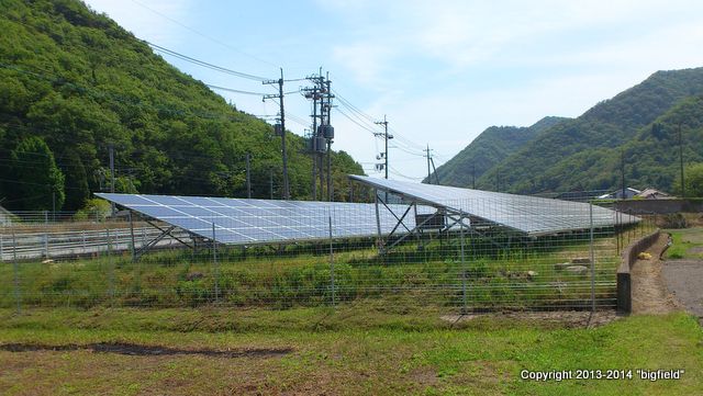 太陽光発電所にフェンスを設置