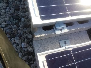 置き基礎架台の太陽光発電システム施工事例（写真提供：「風の谷太陽光発電所」・Ｎさん）