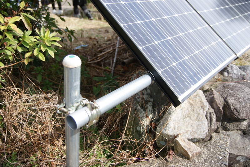 サブの太陽光発電も単管パイプにパネルを固定