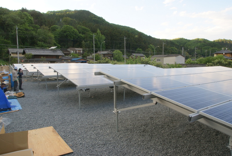 ソーラーパネルの半分、約100枚の設置まで行った40kW太陽光発電所
